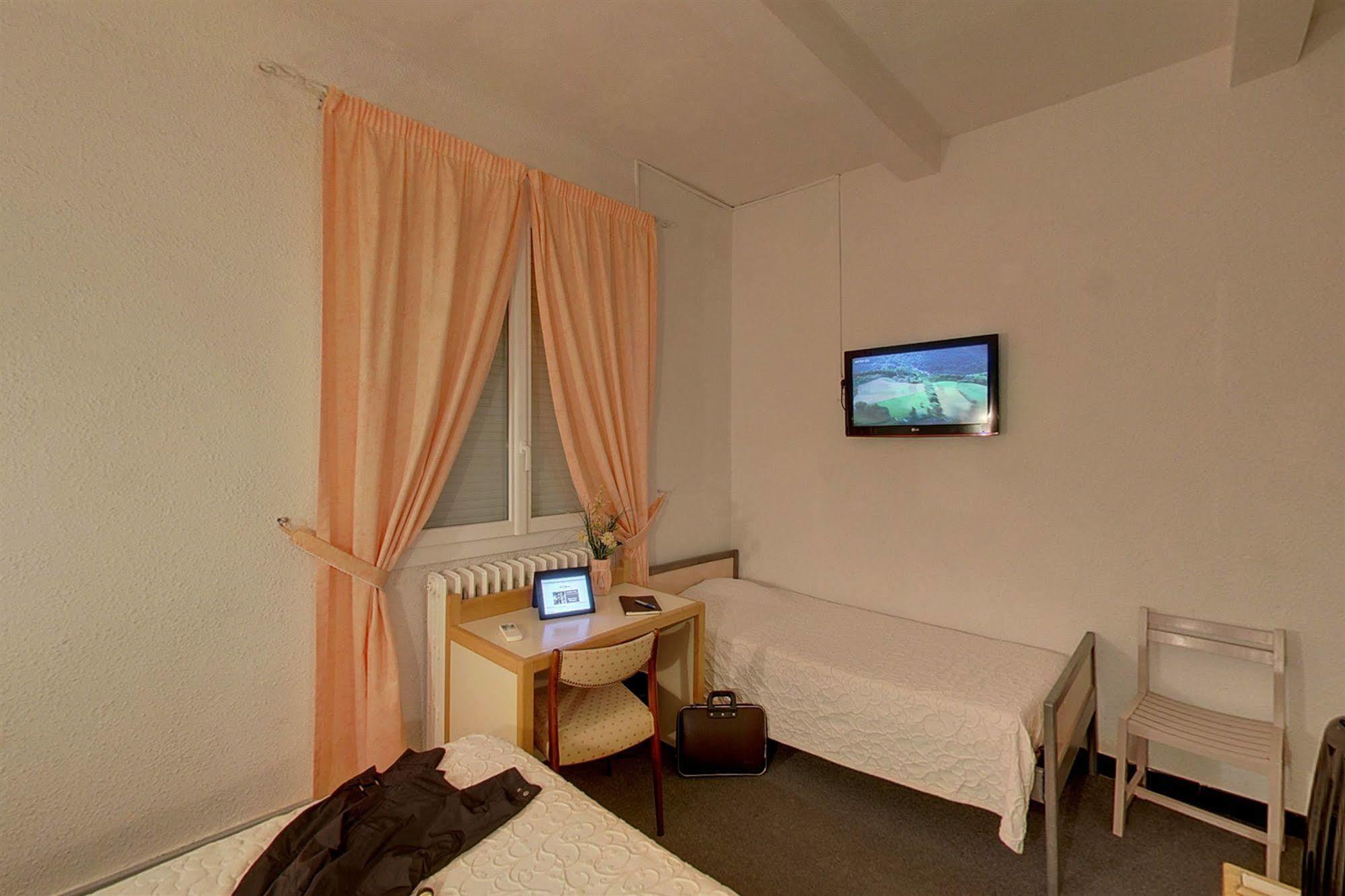 Will'S Hotel Нарбонна Экстерьер фото